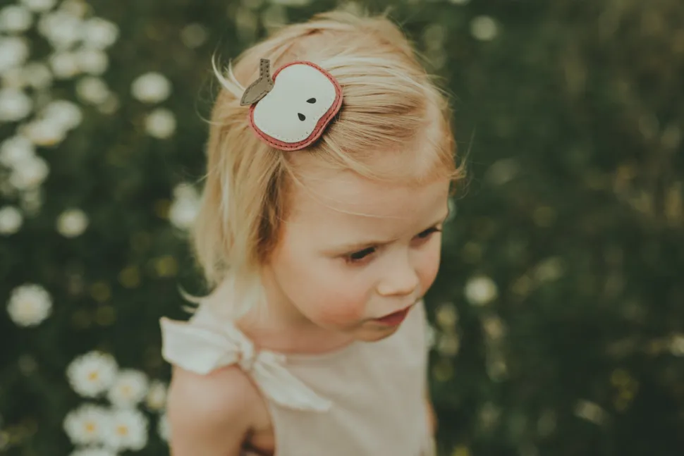 donsje_amsterdam__nanoe_f_3-1.webp Donsje Amsterdam | Nanoe Fruit Hairclip | Apple | Scarlet Classic Leather