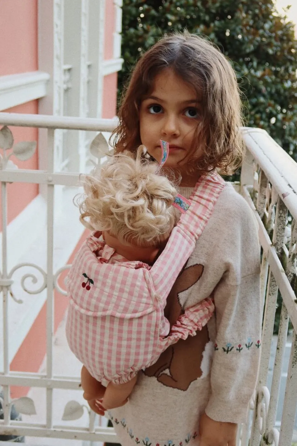 konges_sljd__doll_carrier_1.webp Konges Sløjd | Doll Carrier | Powder Pink Check
