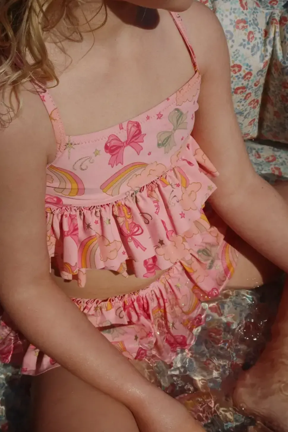 konges_sljd__manuca_frill_3.webp Konges Sløjd | Manuca Frill Bikini Grs | Rainbow Bow