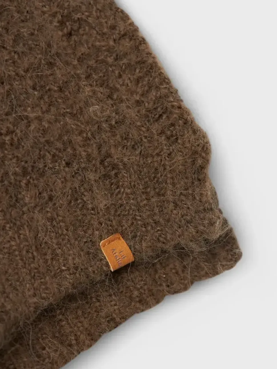 lilatelier__nmnrolo_kim_l_4.webp Lil'Atelier | NMNROLO KIM LS LOOSE KNIT LIL | Shitake